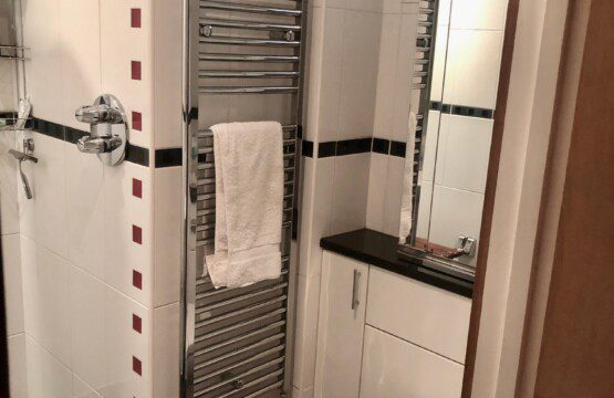 f98e63ae 4e7b 48de 8002 b9b73e3a4361