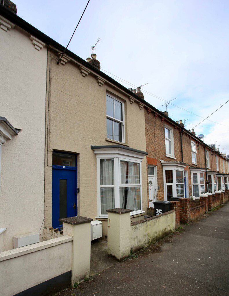 2ca70f4c 5079 49c4 94bc de70ab44f136