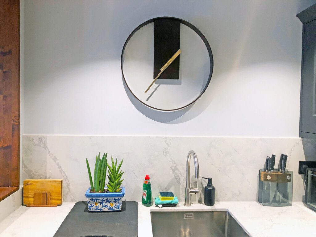 d98c906d d8d9 4239 9201 a96a1fc8f9df